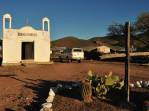 A pequena igreja no pueblo da Sierra de San Francisco, no deserto Vizcaino, na Baja California - México